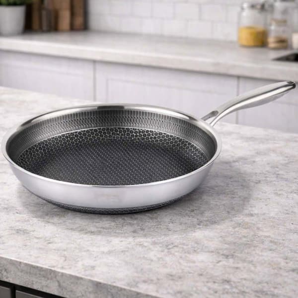 Pande 32 cm med Bikubebelægning og Langt Håndtag Cheffinger Sølv Grå