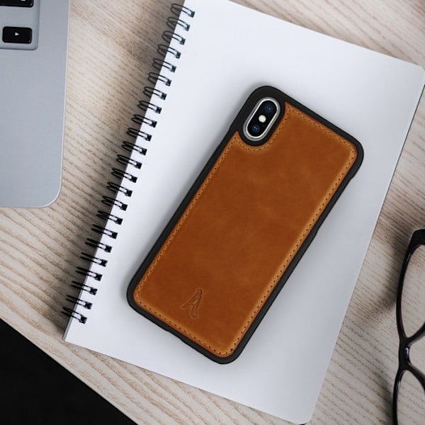 Coque Apple iPhone X / XS Beskyttelse Hård Ægte Læder Akashi Camel kastanj