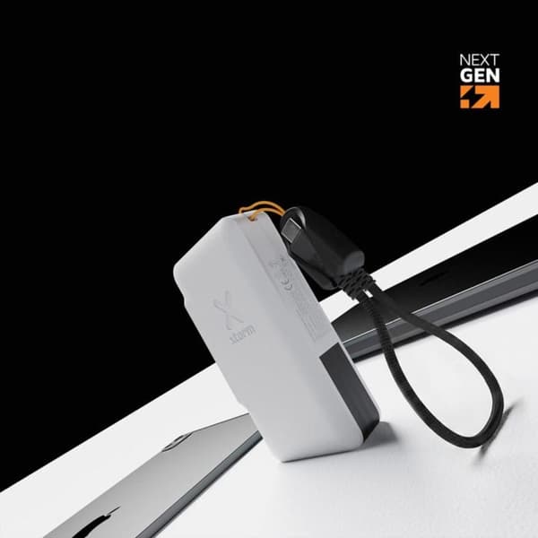 Extern Batteri 10000mAh 2 USB-C 35W / 1 USB-A 22.5W med LCD-skärm Xtorm Vit Vit