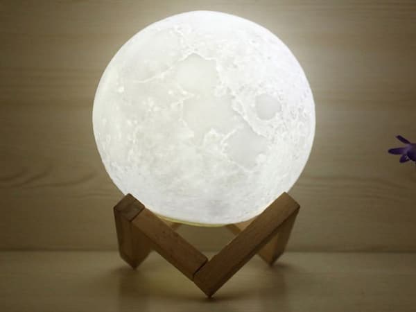 Bordlampe - AVIZAR - Model Rejse til Månen - Hvid / Blå - Til Barn - Moderne Design Vit blå