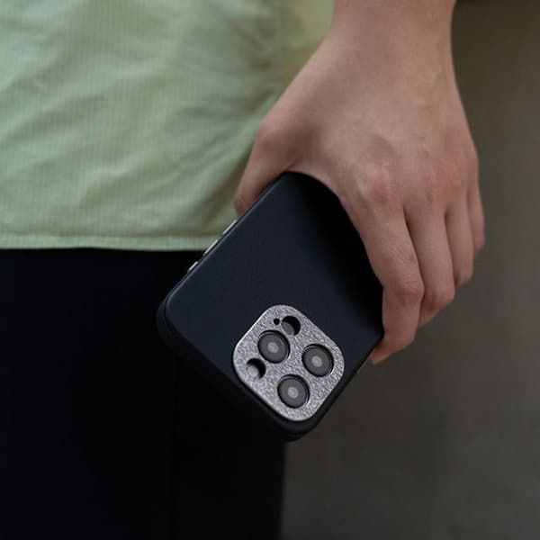 Moshi Napa Coque iPhone 15 Plus MagSafe - Økologisk læder & sort aluminium Sort