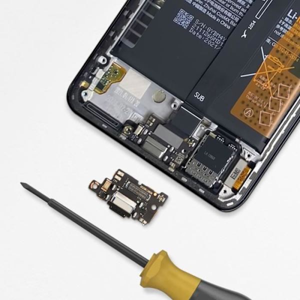 Latausliitin Xiaomi Mi 11i:lle, jossa on musta mikrofoni Svart