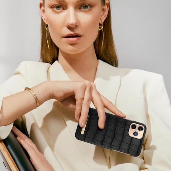 Coque iPhone 11 Pro - IDEAL OF SWEDEN - Capri Black - Résistent - Krokodilfinish - QI-kompatibel Svart