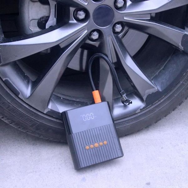 4smarts PitStop externt batteri 8800mAh bilbatteriförstärkare Inbyggd luftkompressor och LED-ljus - svart Svart