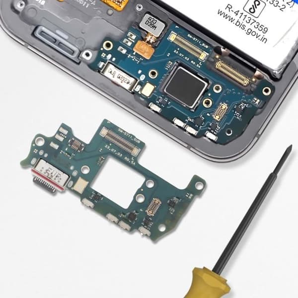 USB-C opladerstik - SAMSUNG - Galaxy S23 FE - Sort - Inkluderer mikrofon - Original producent Svart