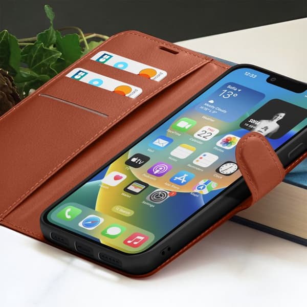 iPhone 14 Wallet Case with Magnetic Support and Tab Zanaé Brown kastanj