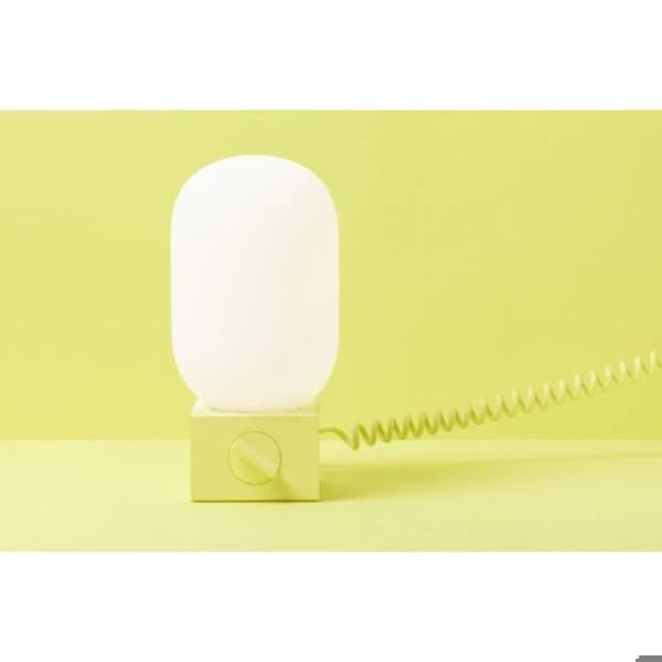 Kannettava POP Light IPX4 -sarjan lamppu USB-C-ulkoisella akulla ja Native Union -keltainen kaapeli Gul