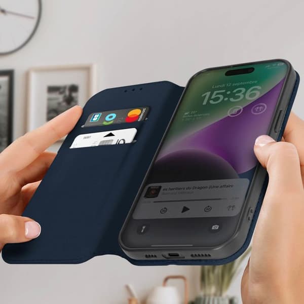 Etui til iPhone 15 Plus med magnetisk klap og støtte i natblå Blå