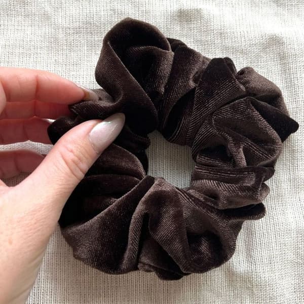 Chouchou Maxi - AVIZAR - Ensfarvet Velour - Brun - Elegant - Blød mod Håret brun
