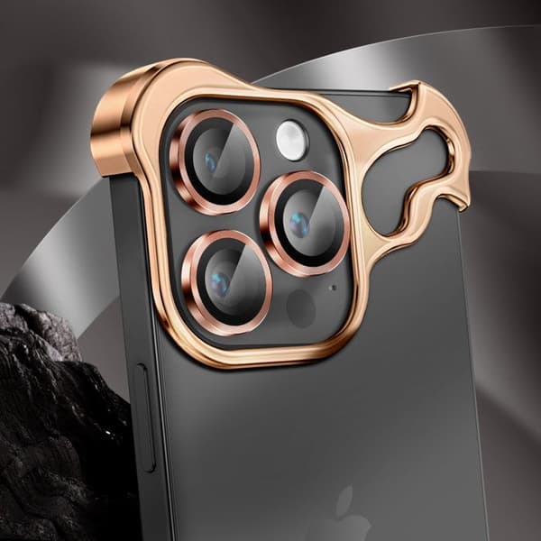 Designskydd för iPhone 16 Pro med förseglad kameralins i guld Gul