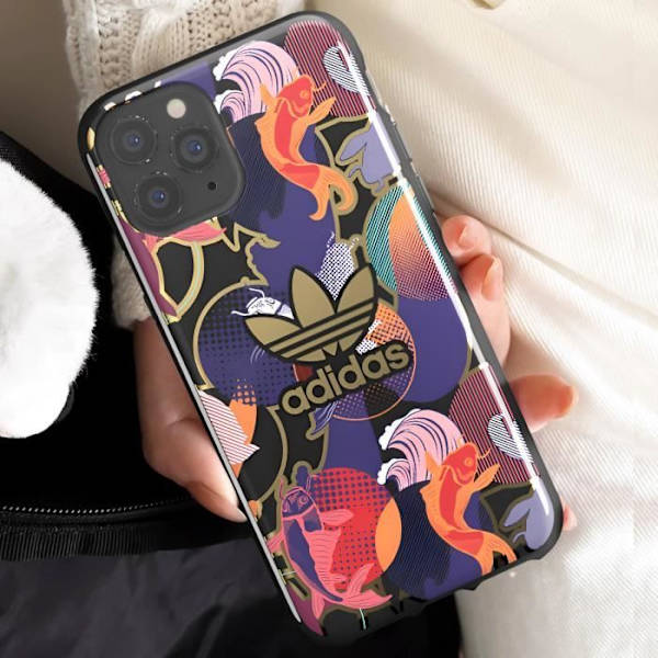 Kotelo iPhone 11 Prolle - Adidas - Allover Print CNY - Korotetut reunat - Monivärinen Flerfärgad