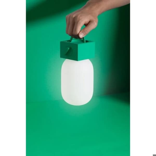 Kannettava POP Light IPX4 -sarjan lamppu USB-C-ulkoisella akulla ja Native Union -kaapelilla, vihreä Grön