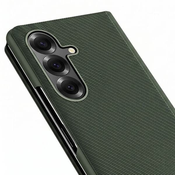 Galaxy Z Fold 8 Ultra -kotelo, jossa on vihreä aramidikuitupinta ja tuki Grön