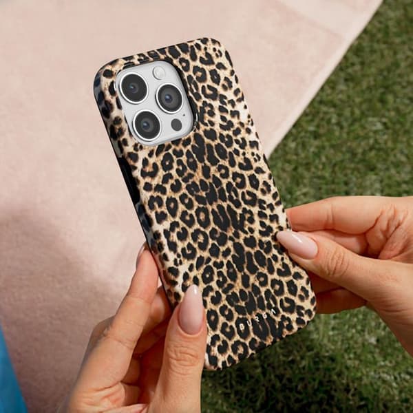 Cover - BURGA - iPhone 14 Pro - Elegant - Player mønster - Beskyttelse mod stød og ridser brun