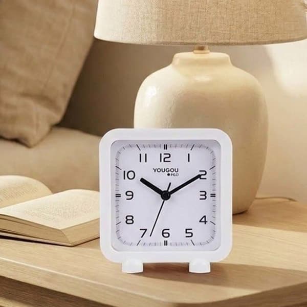 Tyst Analog Klocka med Kvartsverk i Minimalistisk Vit Design Vit