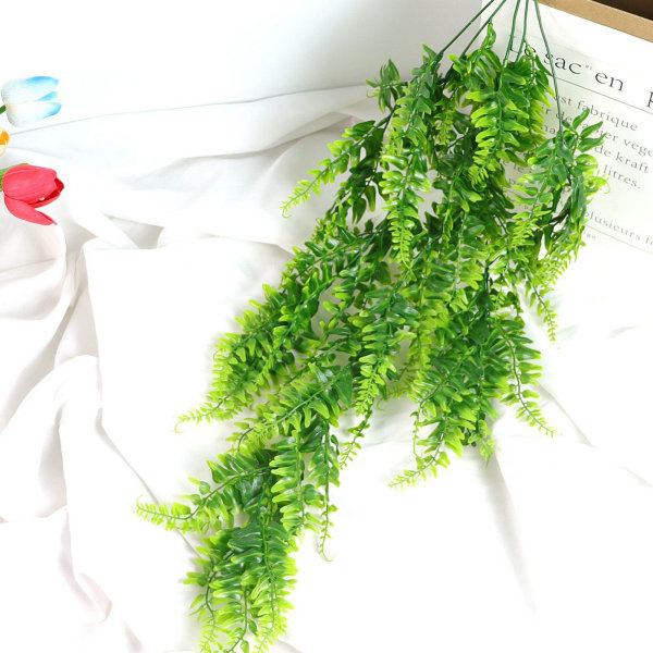 Konstgjorda hängande ormbunksväxter - Set med 2 | Grönt plastblad | Perfekt för trädgårds- och bröllopsinredning