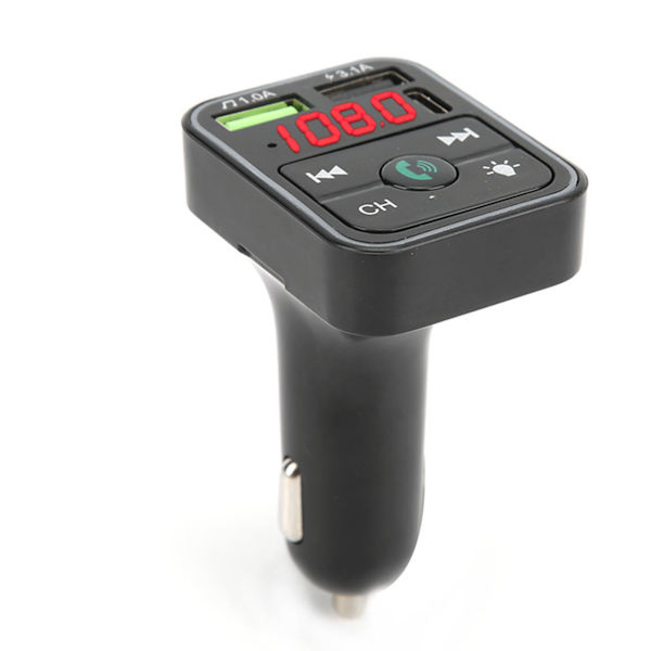 12V/24V Bluetooth 5.0 FM-sender MP3-afspiller Telefonoplader med farverige atmosfærelys