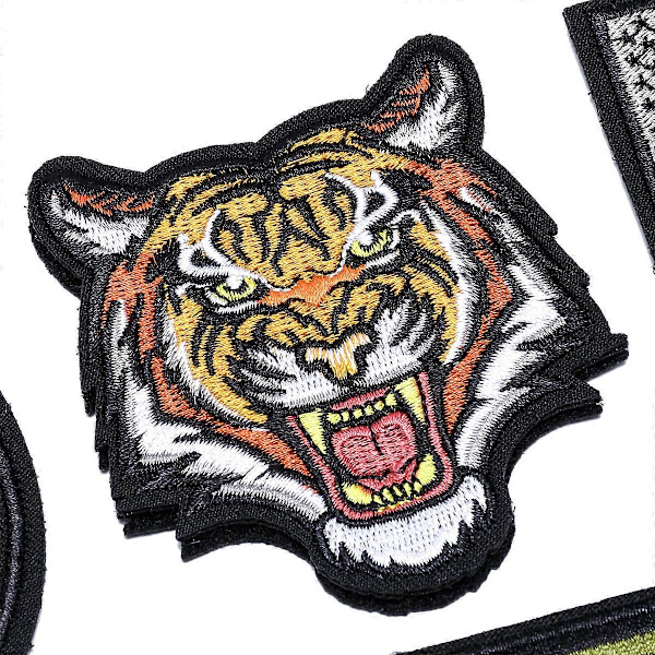 20 stk. tilfældige taktiske patches, fuld broderi med velcro til kasketter, tasker, rygsække, veste, militæruniformer, taktisk udstyr osv.