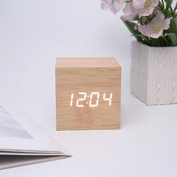 Digital Väckarklocka, LED Morgonväckarklocka Digital Klocka med Datum, Temperaturvisning, 3 Alarm, 4 Ljusstyrkenivåer, Batteri- eller USB-driven Digit