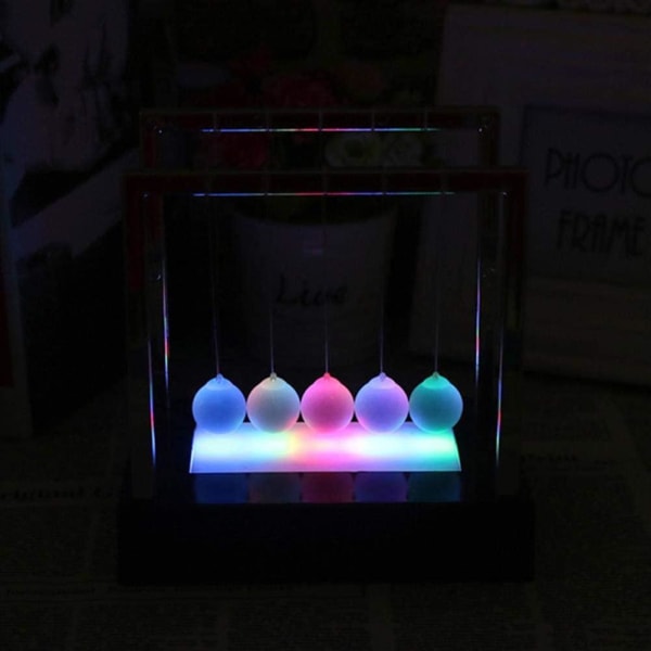 Newtons Swing Ball LED-valo Newtons Science Kids Lelut Tasapainopallot Pöytälelut Kodin ja toimiston sisustus