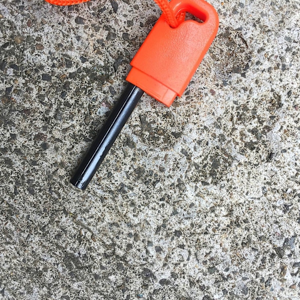 Kestävä Ulkoilmaelämän Lanyard Leirintään, Vaellukseen, Retkeilyyn ja Hätätilanteisiin - Oranssissa, Yksi Koko