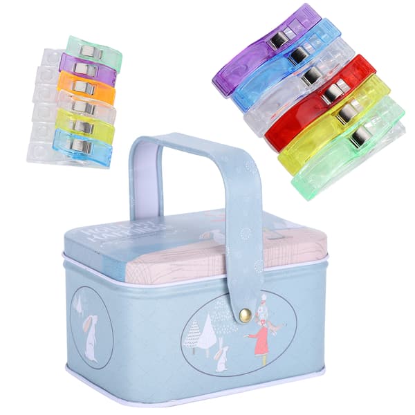 65 stk. syclips i plast, assorterede farver, til oplægning, patchwork, med hul, lang hale, til stofstrikning