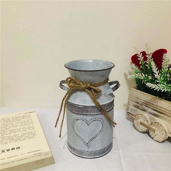 Vintage metall blomstervase - 10,5 x 19 cm - Vintage Shabby Chi
