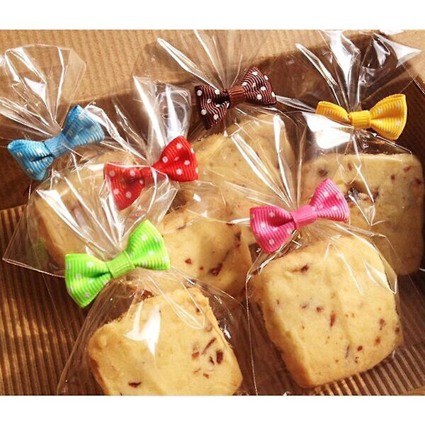 8 x 20 stk. Sød x mas Metallisk Twist Wire Tie Bowknot Gave Slik Cookie Kage Cello Pose Fest - Rød med Hvide Prikker