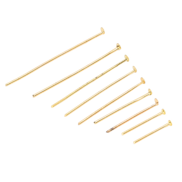 900 stk flate stifter i robust legering, assortert størrelse, elegante gullfargede stifter med bredt hode for øredobber, halskjede og armbånd