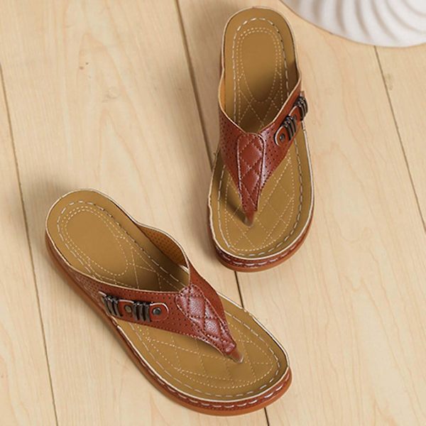 Ortopediska kilklacksandaler för kvinnor - Bruna flip-flops med ergonomiska sulor