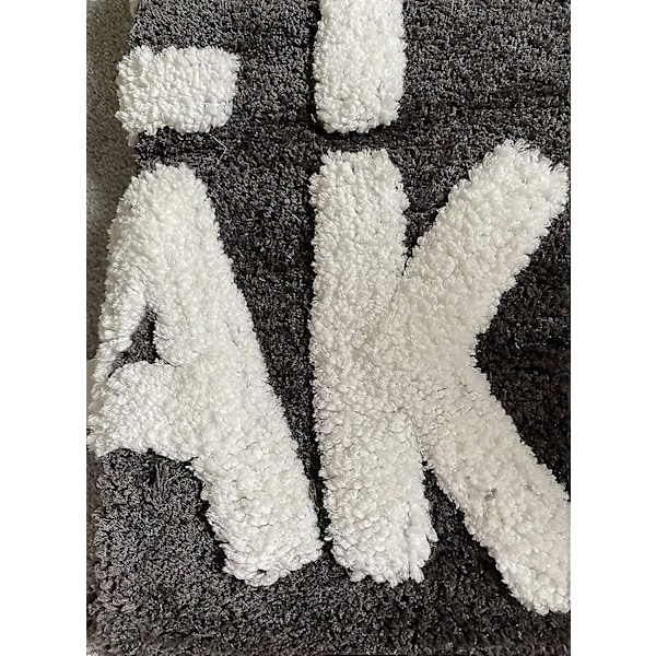 Halkfri Badrumsmatta i Svart & Vitt - Vattenabsorberande Badrumsmatta med Get Naked-text - Supermjuk