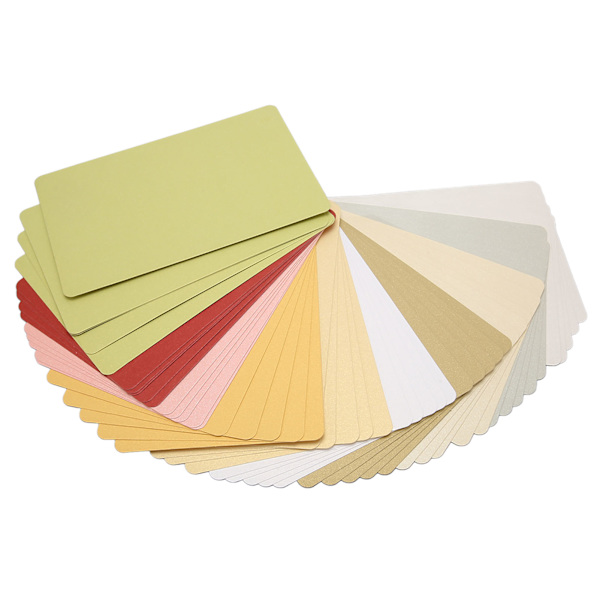200 kpl Pearlescent Cards -valikoima erilaisia ​​värejä, tyhjä metallinen kartonkipaperi pyöristetyillä kulmilla 5,9x3,9 tuumaa