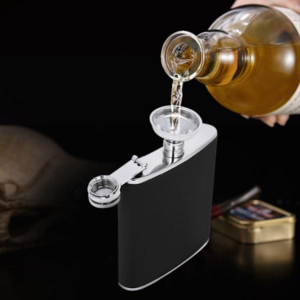 Hip Flask i rostfritt stål med svart lädertratt med två vinglas set för födelsedagspresent (6oz)