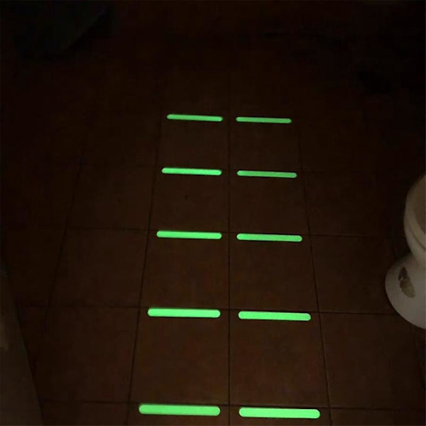 24 klistremerker for lysbryter, selvklebende fluorescerende tape, lysende tape, 2 x 38 cm.
