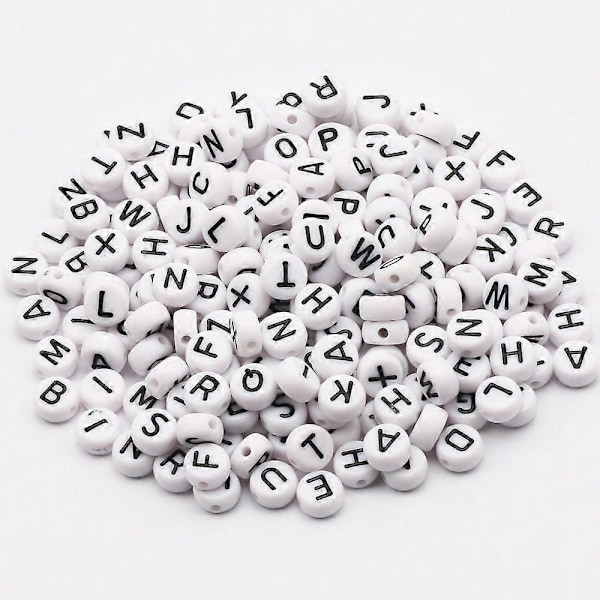 7 mm akrylperler sorte og hvide bogstaver til smykkefremstilling håndlavede armbånd og halskæder B06533 100 stk.