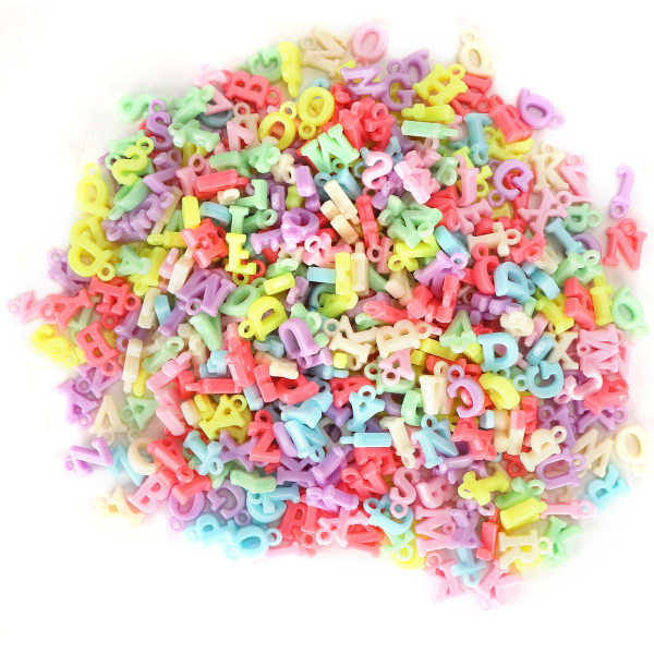 500 stk avstandsperler farget brev plast hårbånd anheng perforert perle DIY tilbehør