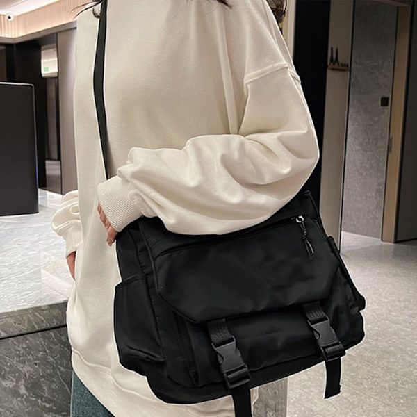 Messenger Bag för män och kvinnor, väska med lock, nylon, lätt, casual axelväska, stor kapacitet, svart