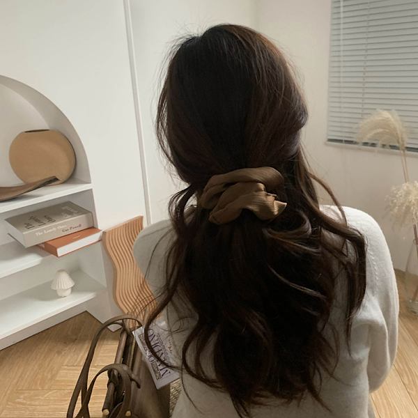 Hius Scrunchies Exquisite Shiny Soft Mukavat Hiukset Nauhat Scrunchies Poninhäntäpidike Hiukset Siteet Köysi Tytöille Suuri Ruskea