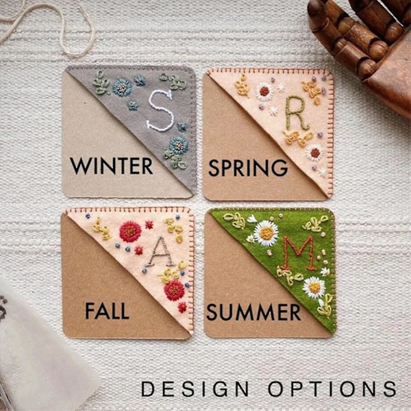 Tilpasset broderet hjørnebogmærke - Blomsterbogstavdesign Vinter V