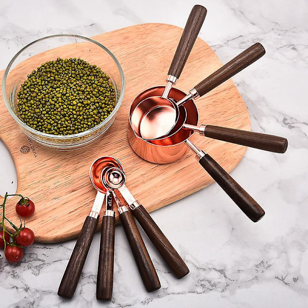 8-delt målebeger- og måleskjesett med trehåndtak, premium rustfritt stål, roségullfinish, ideelt for matlaging og baking