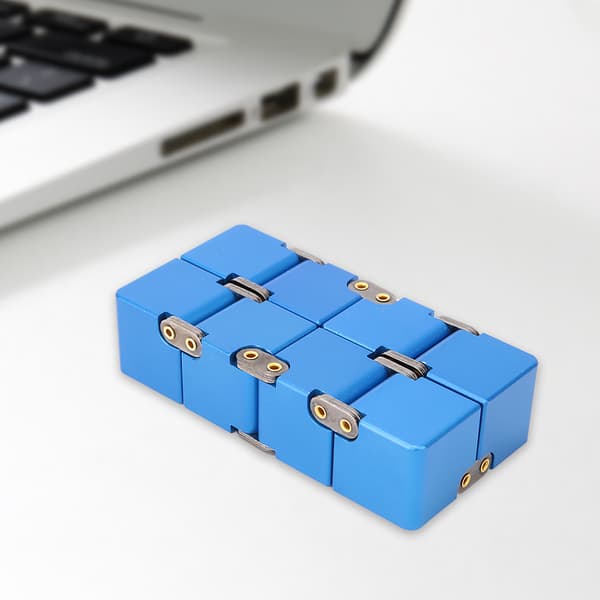 Håndholdte Fidget-leker i aluminiumslegering Infinity Desk Magic Cube Stressavlastningsleke Blå