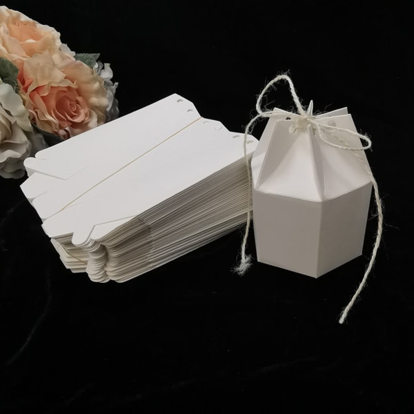 50 st Hexagonal Godis Behandla Box Utsökt Presentförpackning Box för Bröllop Födelsedagsfest Baby Shower Vitt Papper