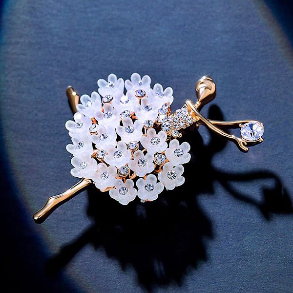 Elegant Brooch för Kvinnor - Ballerina Dansare med Diamantdetaljer Unik Design för Fest