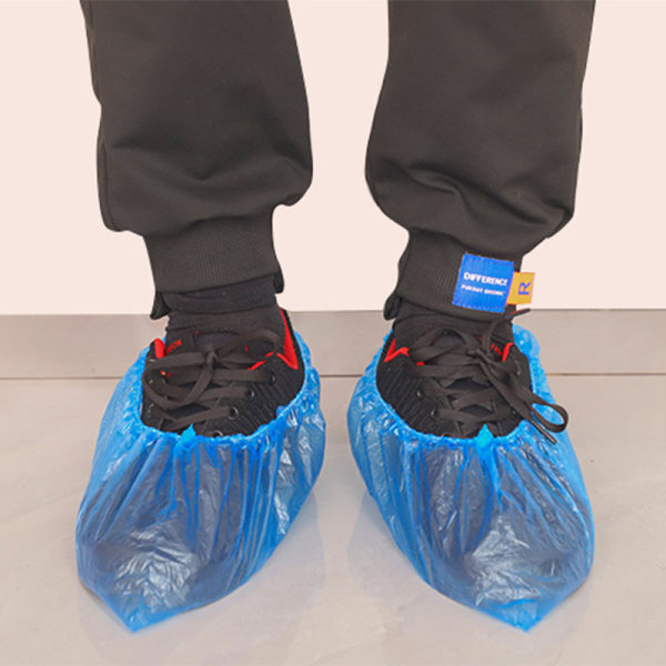 Vedenpitävät liukumattomat kertakäyttöiset kengänsuojat (100 kpl)