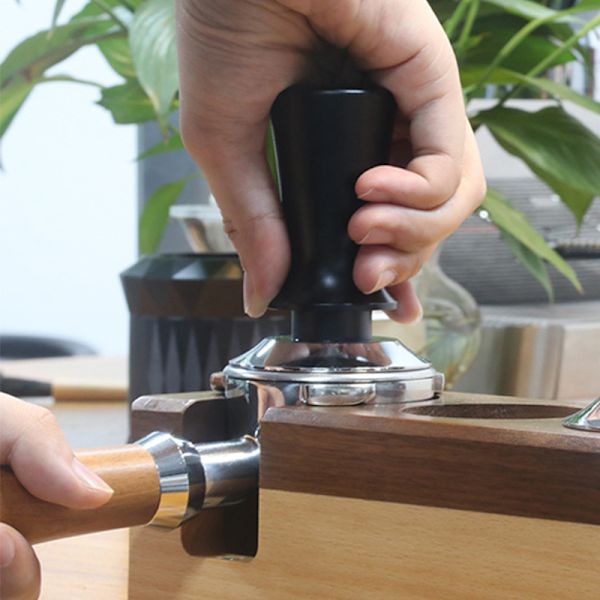Elastisk kaffestamper i rustfrit stål med konstant trykfjeder, 2. generation sort 51 mm/2,0 tommer