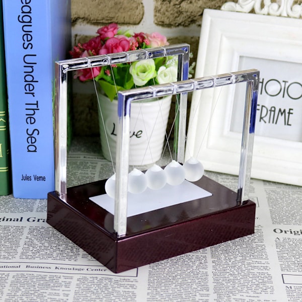 Belyste Newtons Vugge Kugle Miniature Model Ornamenter Hjem Dekoration Hjemmekontor Skrivebord Dekor Gaver