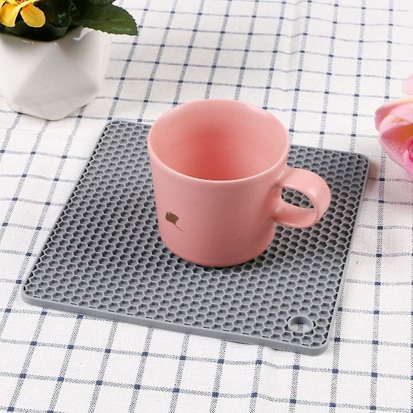 Silikoninen pannunalunen, 4 kpl liukumaton lämmönkestävä 250°C monitoiminen 18*18CM