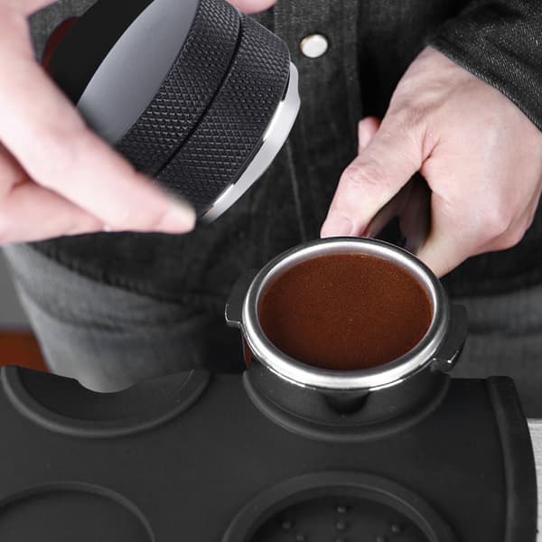 Kaffetamper i rustfrit stål, højdejusterbar fordeler, nivelleringsværktøj, tilbehør 58 mm sort