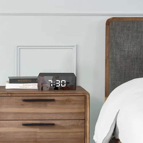Digitalt spejlur med temperatur, snooze, stemmestyring
