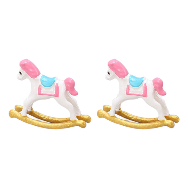 2 stk gyngehestmodell plast simulering flott dekorasjon mini dukkehus gyngehest 1:12